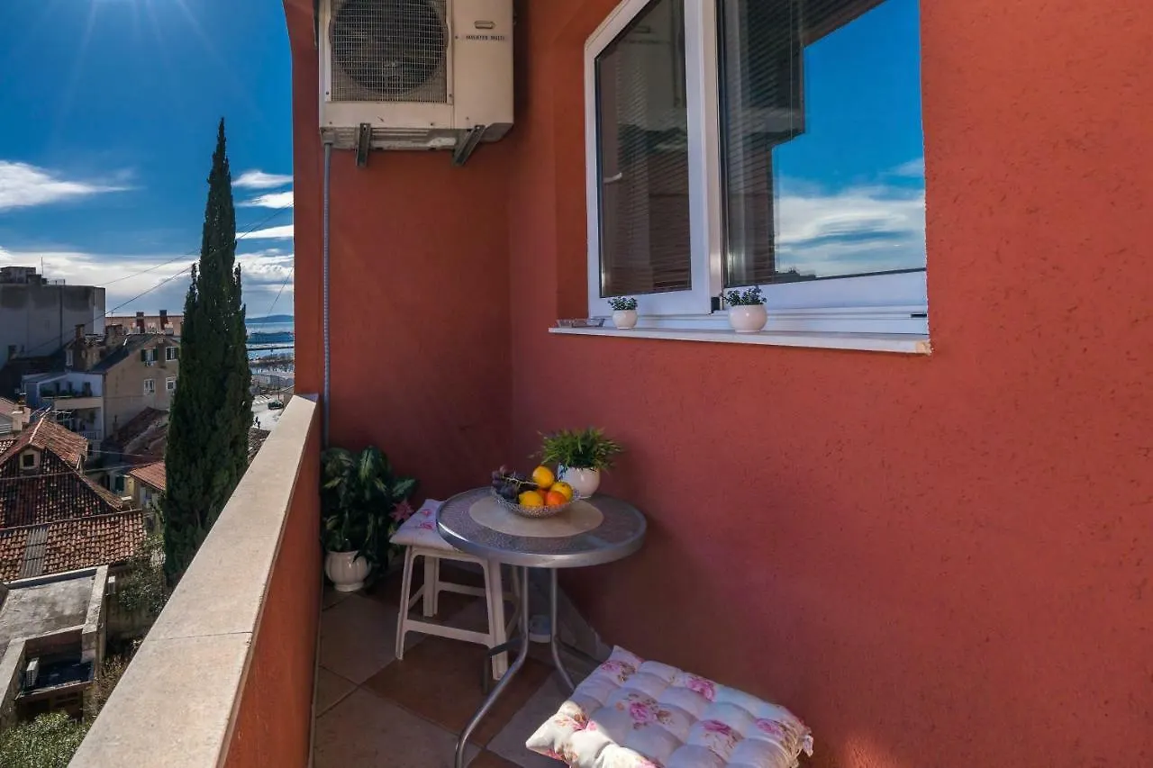 Apartment Old Town With Sea View Split