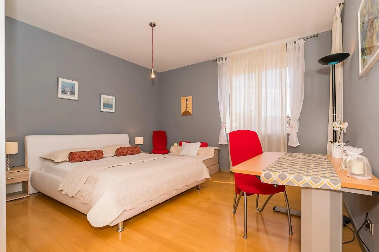Apartment Old Town With Sea View Split