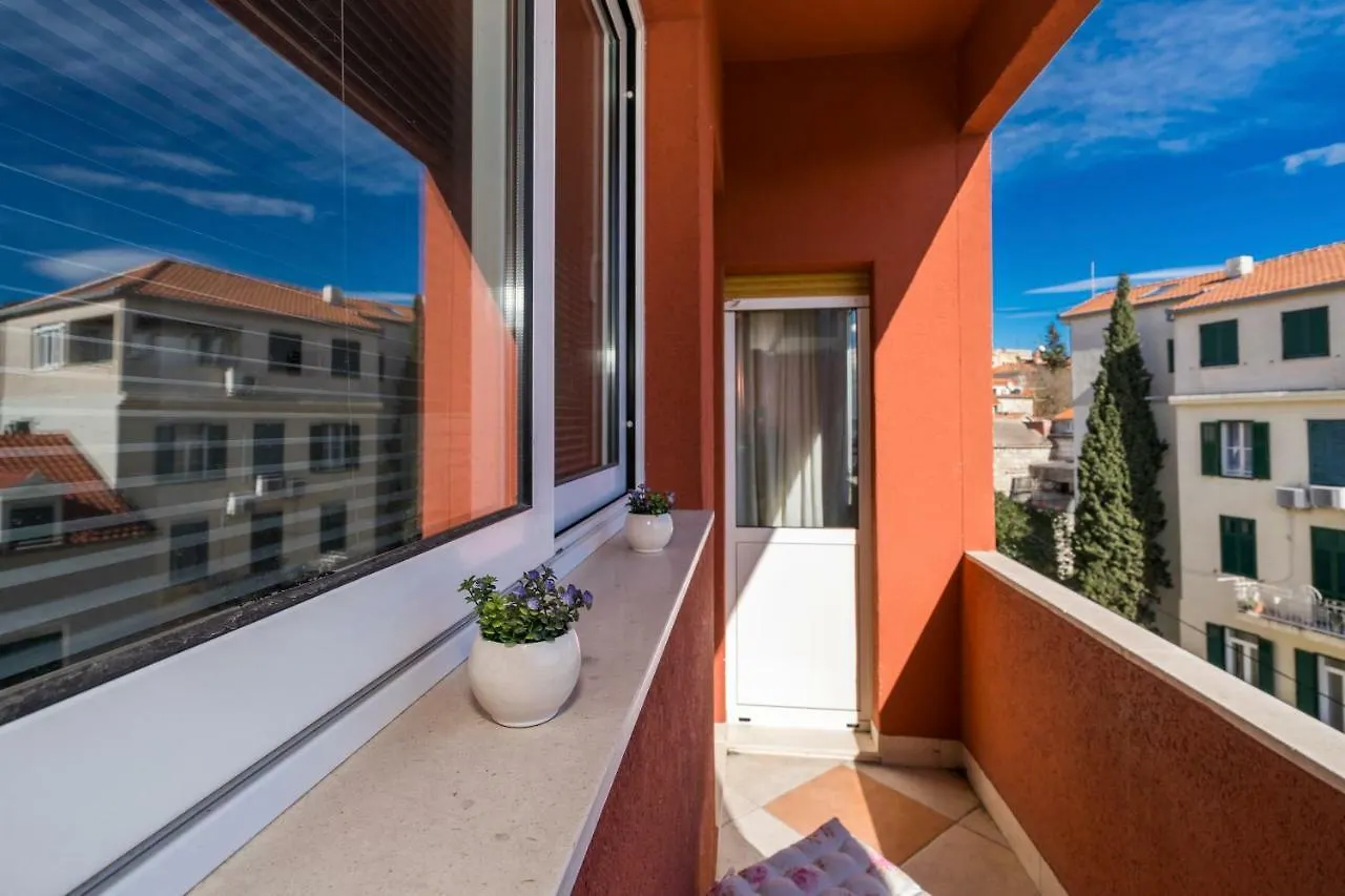 Apartment Old Town With Sea View Split