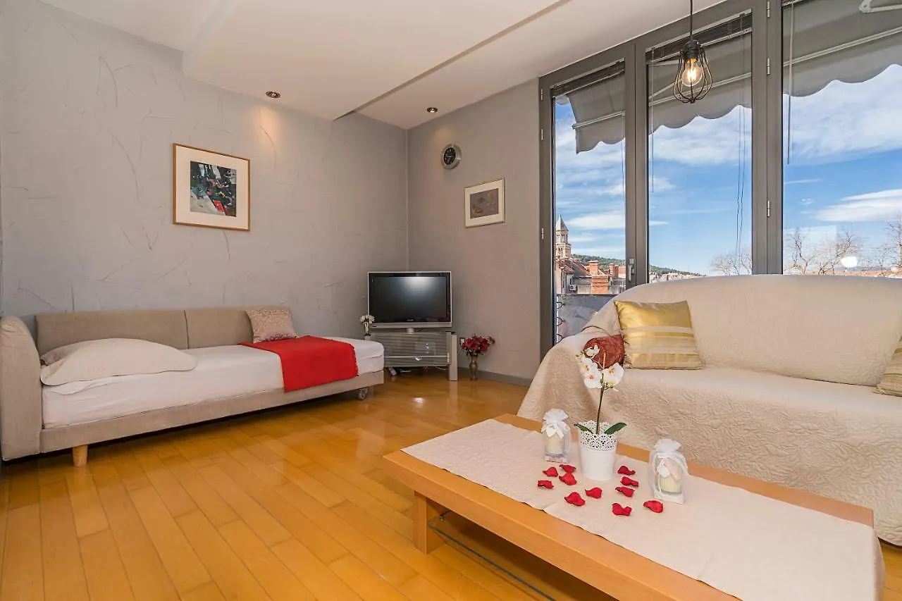 Apartment Old Town With Sea View Split