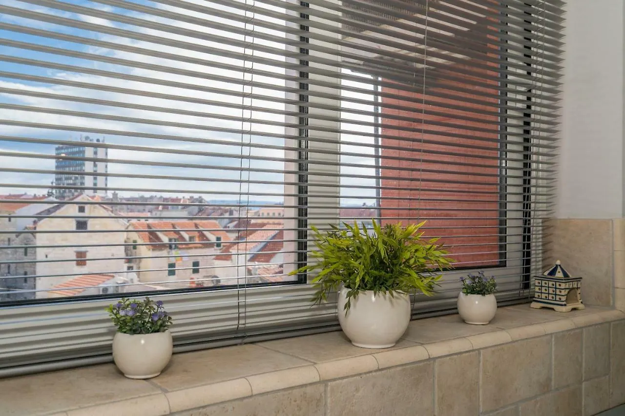 Apartment Old Town With Sea View Split