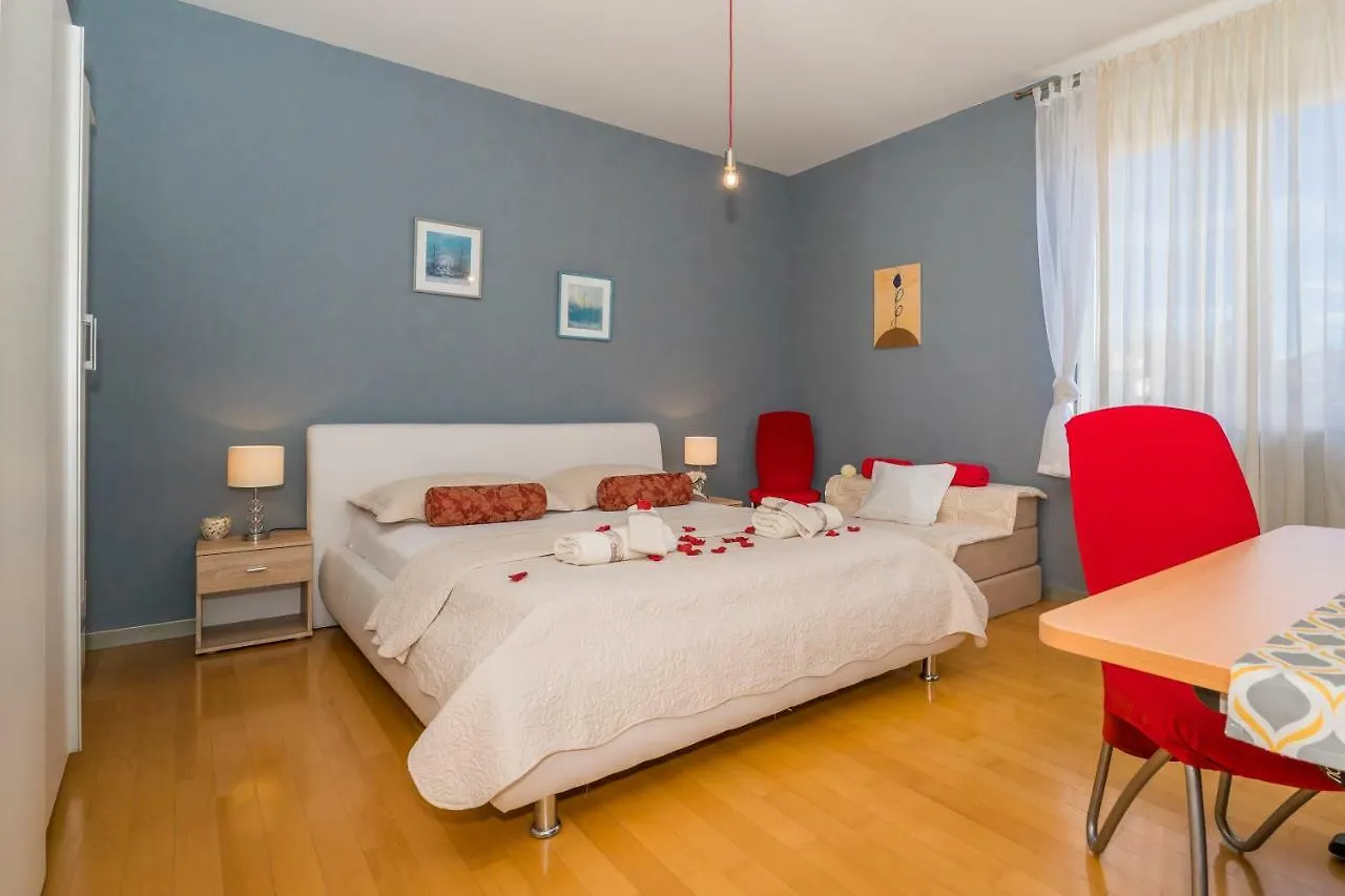 Apartment Old Town With Sea View Split