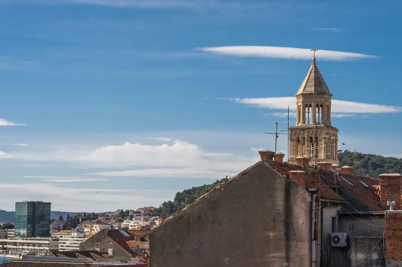 Apartment Old Town With Sea View Split
